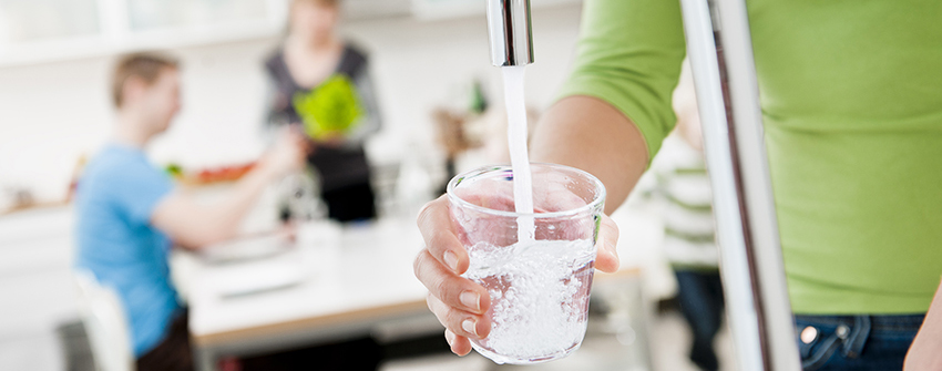 Kran och dricksvattenglas