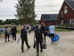 Elever ankommer till Tänk H2O!