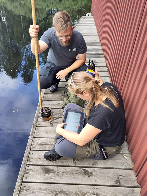Clemens Klante och Eline van Dam på bryggan
