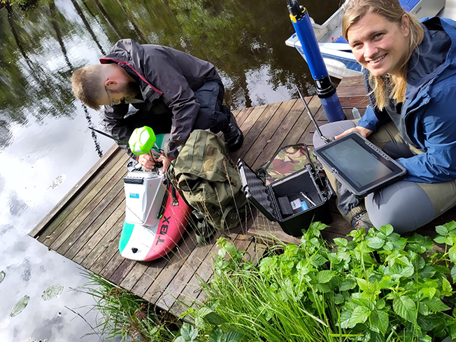 Clemens Klante och Eline van Dam på bryggan