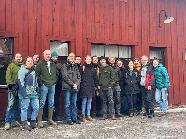 SITES fältstationers föreståndare framför Grimsö fältstation 